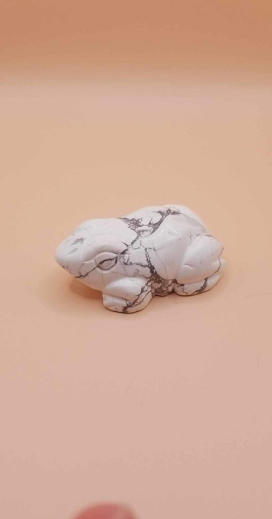 Howlite Frog Carving